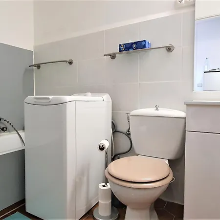 Apartment A Avec Parking, Balcon, Animaux Admis - Fr-1-780-37